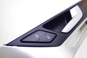 Audi A8 S8 D4 4H Aizmugurē durvju dekoratīvā apdare (moldings) 4H4867470