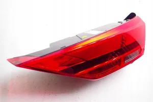 Audi Q3 F3 Lampy tylnej klapy bagażnika 83A945076