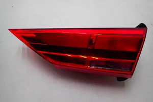 Audi Q3 F3 Lampy tylnej klapy bagażnika 83A945076