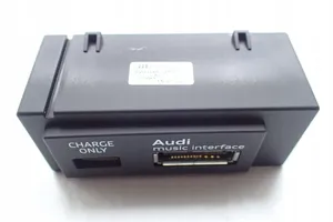 Audi RS3 Connettore plug in USB 8V0035736B
