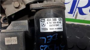 Mercedes-Benz A W168 Mechanizm i silniczek wycieraczek szyby przedniej / czołowej A1688200242