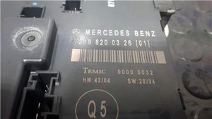 Mercedes-Benz CLS C219 Oven keskuslukituksen ohjausyksikön moduuli 2198200326