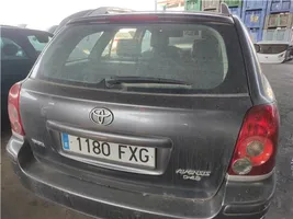 Toyota Avensis T220 Takaluukun/tavaratilan kansi 6700505080