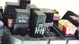 Mitsubishi Galant Module de fusibles MR301978