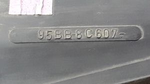 Ford Mondeo Mk III Kratka wentylacyjna pod zderzakiem tylnym 95BB8C607