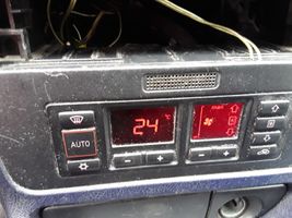 Audi A4 S4 B5 8D Oro kondicionieriaus/ klimato/ pečiuko valdymo blokas (salone) 8L0820043D