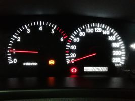 Toyota Corolla Verso E121 Compteur de vitesse tableau de bord 8380013150