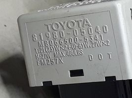 Toyota Avensis T250 Sicherungskasten 9008087013