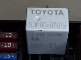 Toyota Avensis T250 Блок предохранителей 9098702016