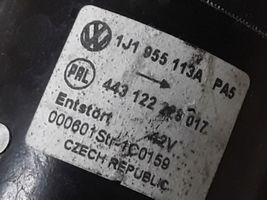 Audi A3 S3 8L Etupyyhkimen vivusto ja moottori 1J0955623A