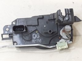 Opel Zafira B Front door lock 13210749