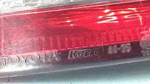 Toyota Avensis Verso Aizmugurējais lukturis virsbūvē KOITO4435