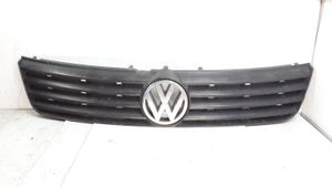 Volkswagen PASSAT B5 Etupuskurin ylempi jäähdytinsäleikkö 3B0853653C