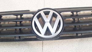 Volkswagen PASSAT B5 Etupuskurin ylempi jäähdytinsäleikkö 3B0853653C