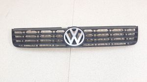 Volkswagen PASSAT B5 Etupuskurin ylempi jäähdytinsäleikkö 3B0853653C