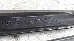 Volkswagen PASSAT B5.5 Braccio della spazzola tergicristallo posteriore 1J6955707A