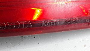Toyota Avensis Verso Aizmugurējais lukturis virsbūvē Koito4457