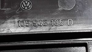 Volkswagen Bora Kolmas/lisäjarruvalo 1J5945135D