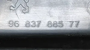 Peugeot 308 Etupuskurin alempi jäähdytinsäleikkö 9683788577