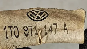 Volkswagen Touran I Wiązka przewodów klapy tylnej / bagażnika 1T0971147A