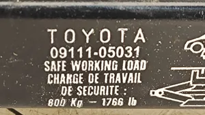 Toyota Avensis T250 Cric di sollevamento 0911105031