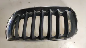 BMW X3 E83 Grille calandre supérieure de pare-chocs avant 3402909