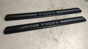 Volvo V70 Copertura del rivestimento del sottoporta anteriore 09178405