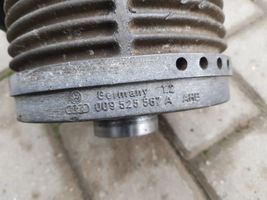 Volkswagen Golf II Inna część zawieszenia tylnego 009525567A