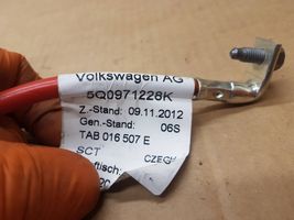 Volkswagen Golf VII Câble de batterie positif 5Q0971228K