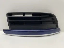 Volkswagen Jetta V Grille inférieure de pare-chocs avant 1K0853666J