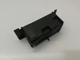 Audi A6 S6 C6 4F Takaoven tuhkakuppi 4B0857406A