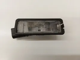 Volkswagen Golf VII Lampa oświetlenia tylnej tablicy rejestracyjnej 1K8943021