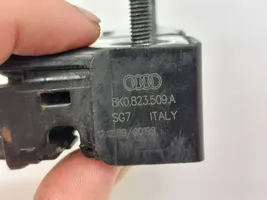 Audi A4 S4 B8 8K Konepellin lukituksen vastakappale 8K0823509A