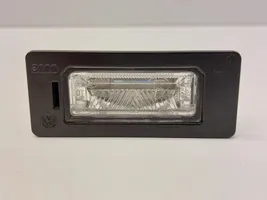 Audi A4 S4 B8 8K Lampa oświetlenia tylnej tablicy rejestracyjnej 8T0943021