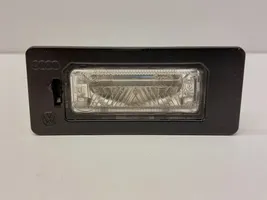 Audi A4 S4 B8 8K Lampa oświetlenia tylnej tablicy rejestracyjnej 8T0943021