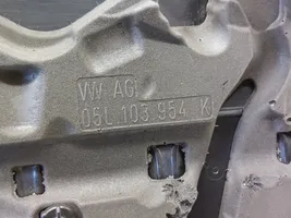 Volkswagen PASSAT B8 Couvercle cache moteur 05L103925E