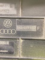 Volkswagen PASSAT B7 Couvercle de boîte à fusibles 1K0937132F