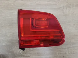 Volkswagen Tiguan Lampy tylnej klapy bagażnika 5N0945093J