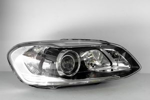 Volvo XC60 Lampa przednia 31420250