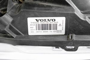 Volvo XC60 Lampa przednia 31420250