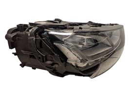 Audi Q7 4M Lampa przednia 4M0941034