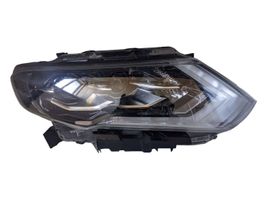 Nissan X-Trail T32 Lampa przednia 260604CC5C