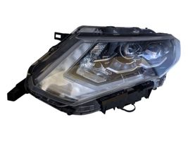 Nissan X-Trail T32 Lampa przednia 260606FP8A