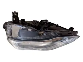 Mercedes-Benz GLK (X204) Lampa przednia A2048201539