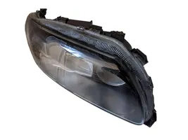 Volvo XC70 Lampa przednia 89008794