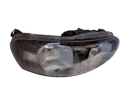 Volvo XC70 Lampa przednia 89008794