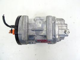 Toyota Yaris XP210 Ilmastointilaitteen kompressorin pumppu (A/C) 042400-0740