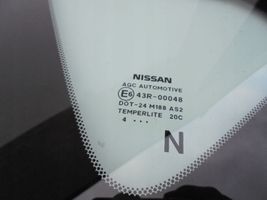 Nissan Navara Fenêtre latérale avant / vitre triangulaire 