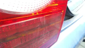 Nissan Micra Lampy tylnej klapy bagażnika 