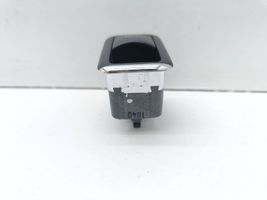 Mercedes-Benz E W212 Tailgate opening switch A2128204510